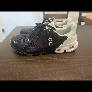 Women's On Cloudflyer Running Shoes size 9